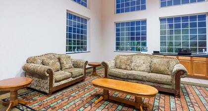 Super 8 by Wyndham Harrisburg Hershey North