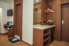 Individually furnished, desk, blackout curtains, free WiFi