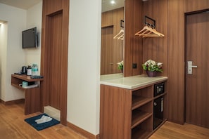 Individually furnished, desk, blackout curtains, free WiFi