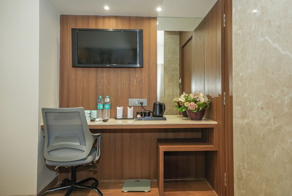 Individually furnished, desk, blackout curtains, free WiFi