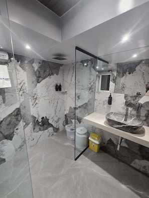 Basic Double Room | Bathroom | Shower, free toiletries, hair dryer, towels
