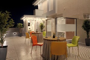 شرفة على السطح