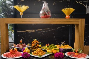 2 Restaurants, Frühstück, Mittagessen, Abendessen, internationale Küche