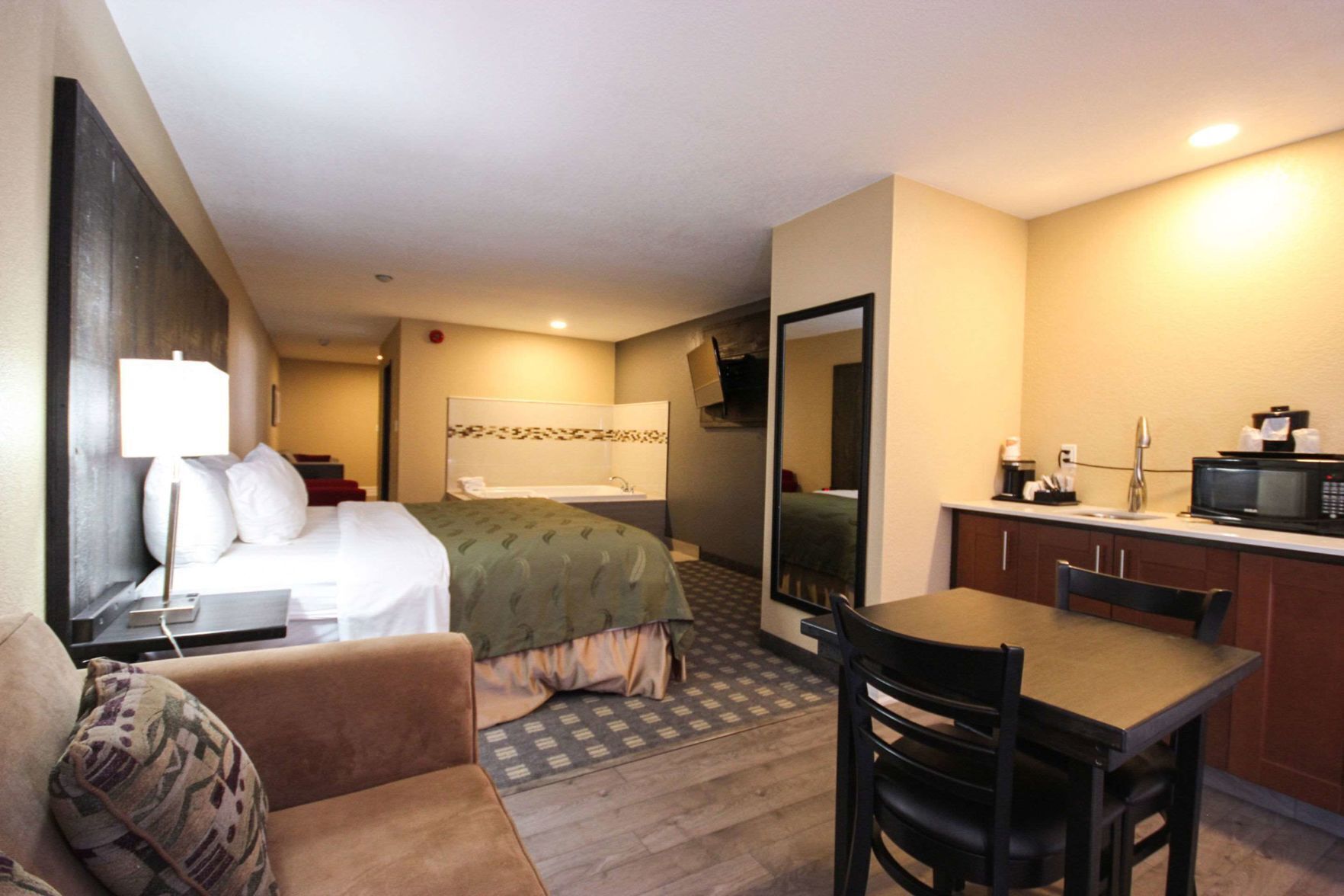 Iron/ironing board, free WiFi, bed sheets