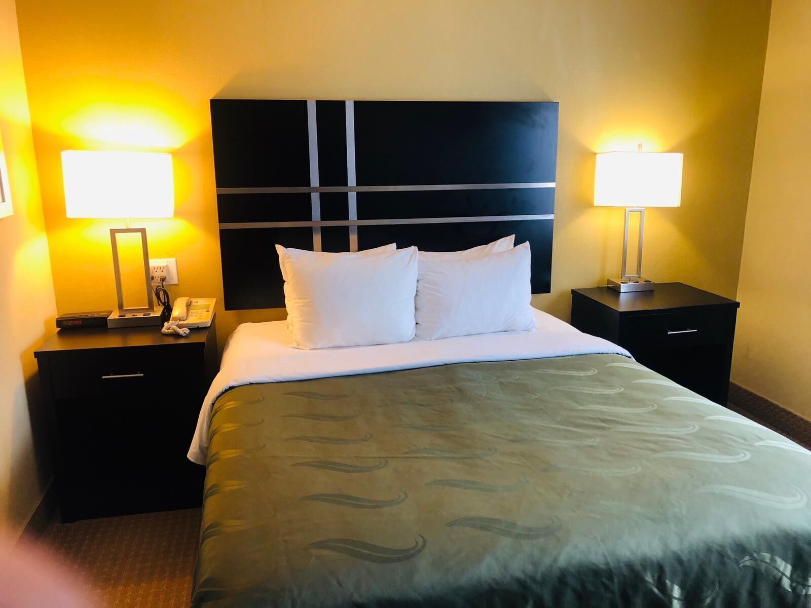Iron/ironing board, free WiFi, bed sheets