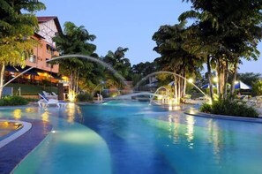 Outdoor pool, sun loungers - Braston Indaiatuba (Indaiatuba)