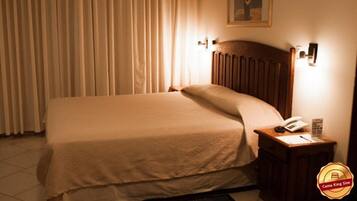 Deluxe Room | Minibar, in-room safe, desk, free cribs/infant beds