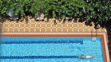 Outdoor pool, sun loungers