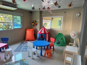 Área de juegos infantiles techada