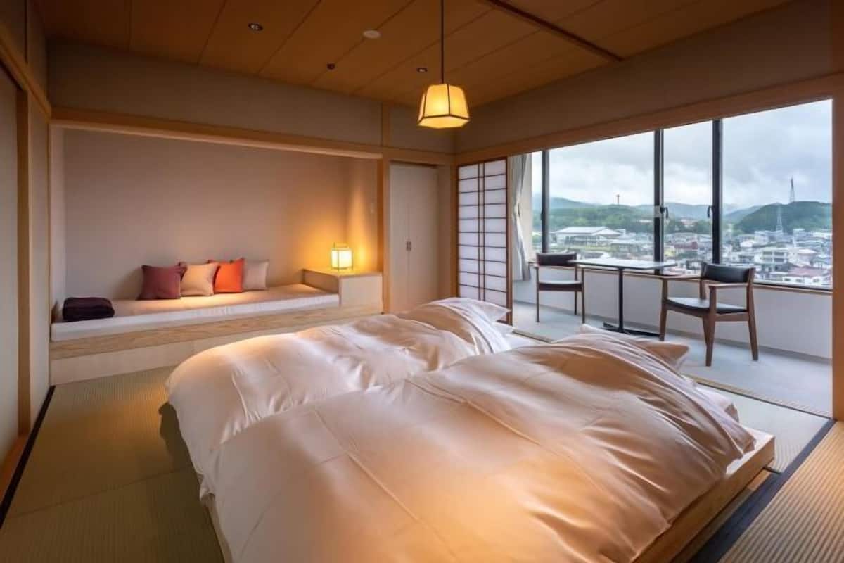 Zimmersafe, Schreibtisch, kostenloses WLAN, Bettwäsche