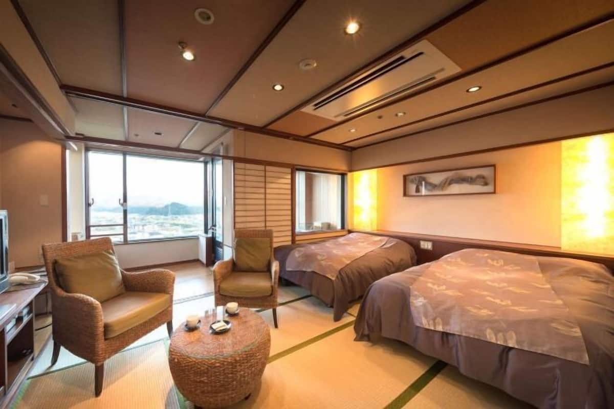 Zimmersafe, Schreibtisch, kostenloses WLAN, Bettwäsche