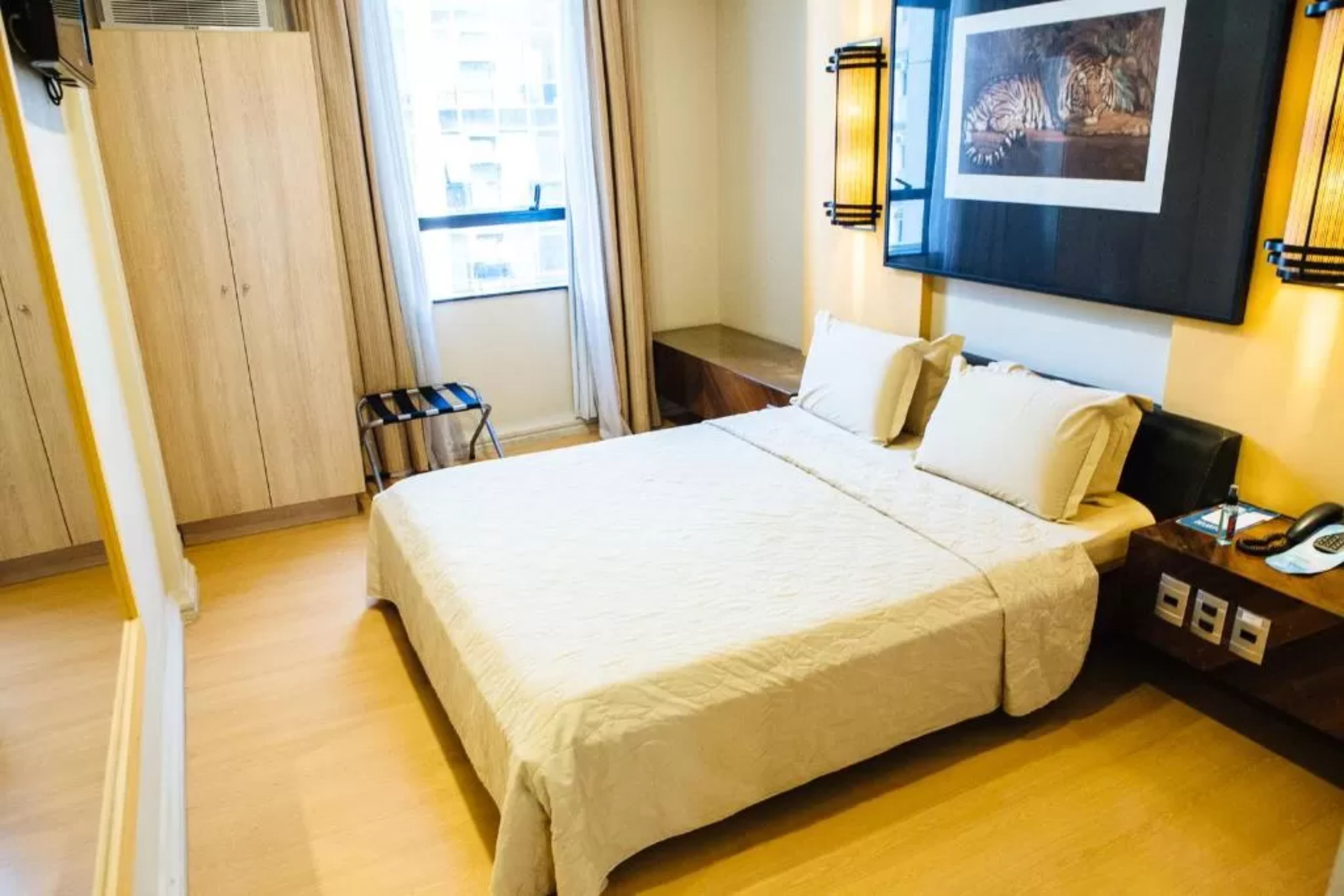 Minibar, in-room safe, free WiFi, wheelchair access
