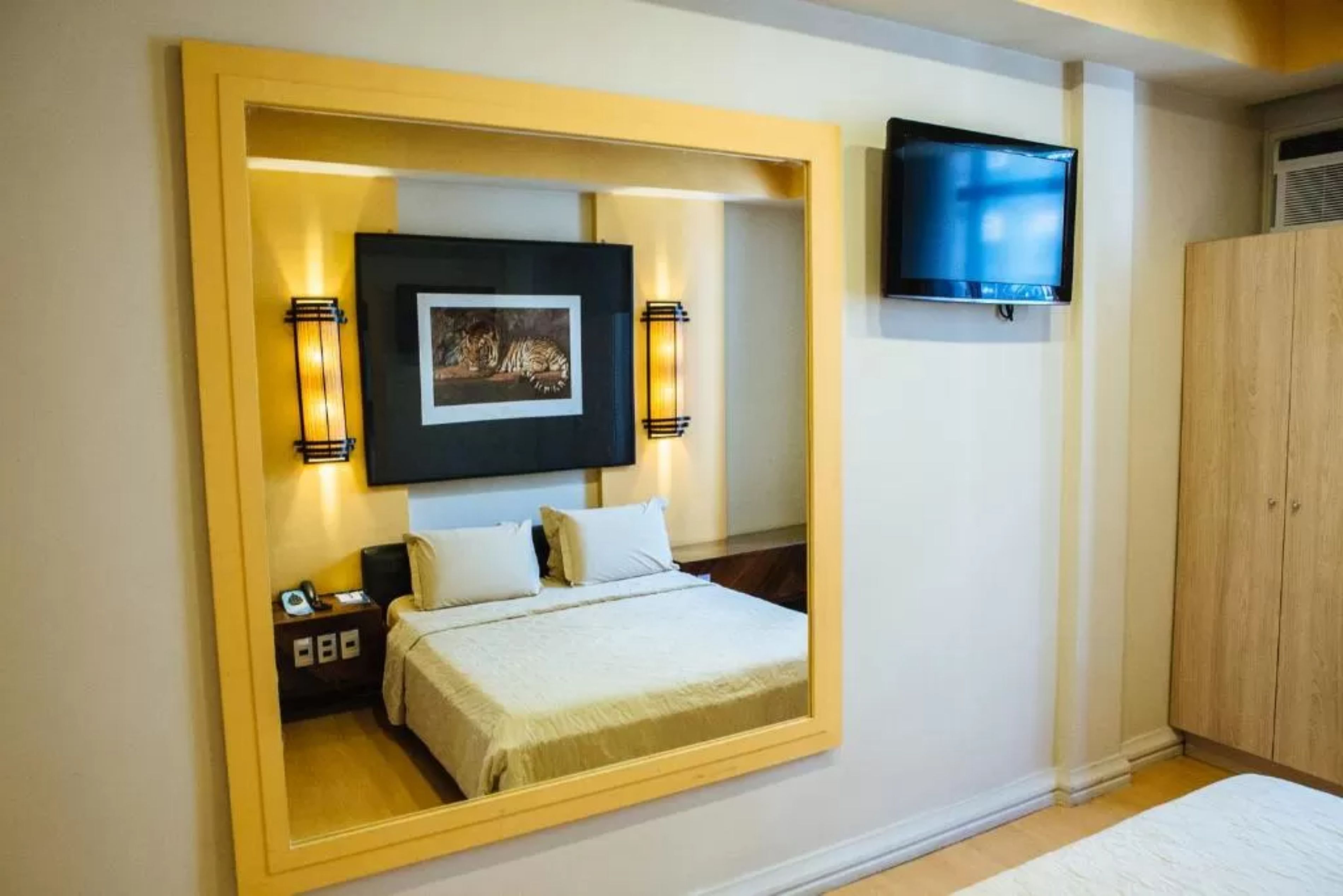 Minibar, caja de seguridad en la habitación y wifi gratis 