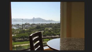 A view from a window overlooking a marina, greenery, and distant mountains. - Diamond Hotel (Rio de Janeiro)