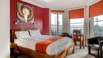 Tabla de planchar con plancha, wifi gratis y ropa de cama