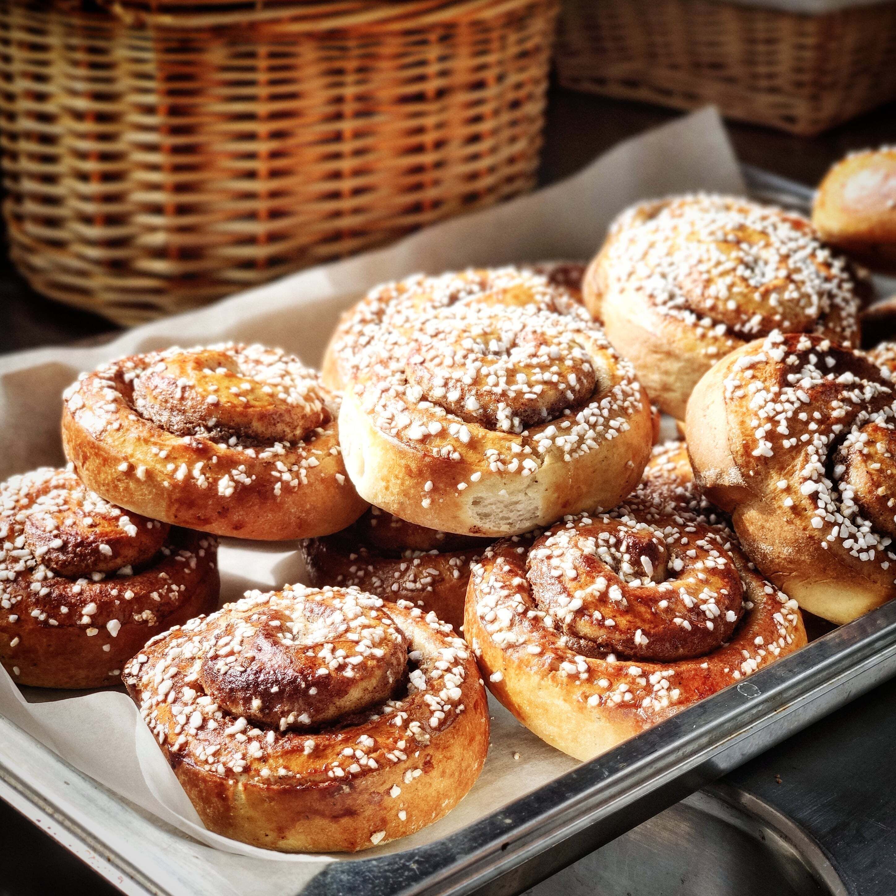 free daily full breakfast