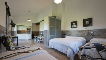 Studio (for 4) | Private kitchen | Fridge, microwave, stovetop, toaster