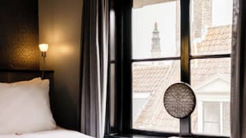 Suite | Hypo-allergenic bedding, individually decorated, individually furnished
