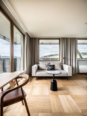 Junior Suite, Balcony | Living area