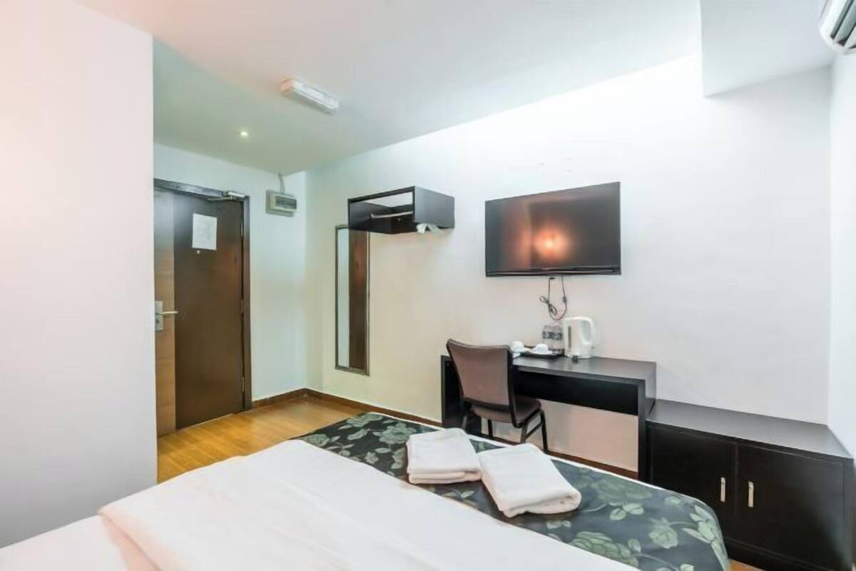 In-room safe, desk, iron/ironing board (on request), WiFi (free)