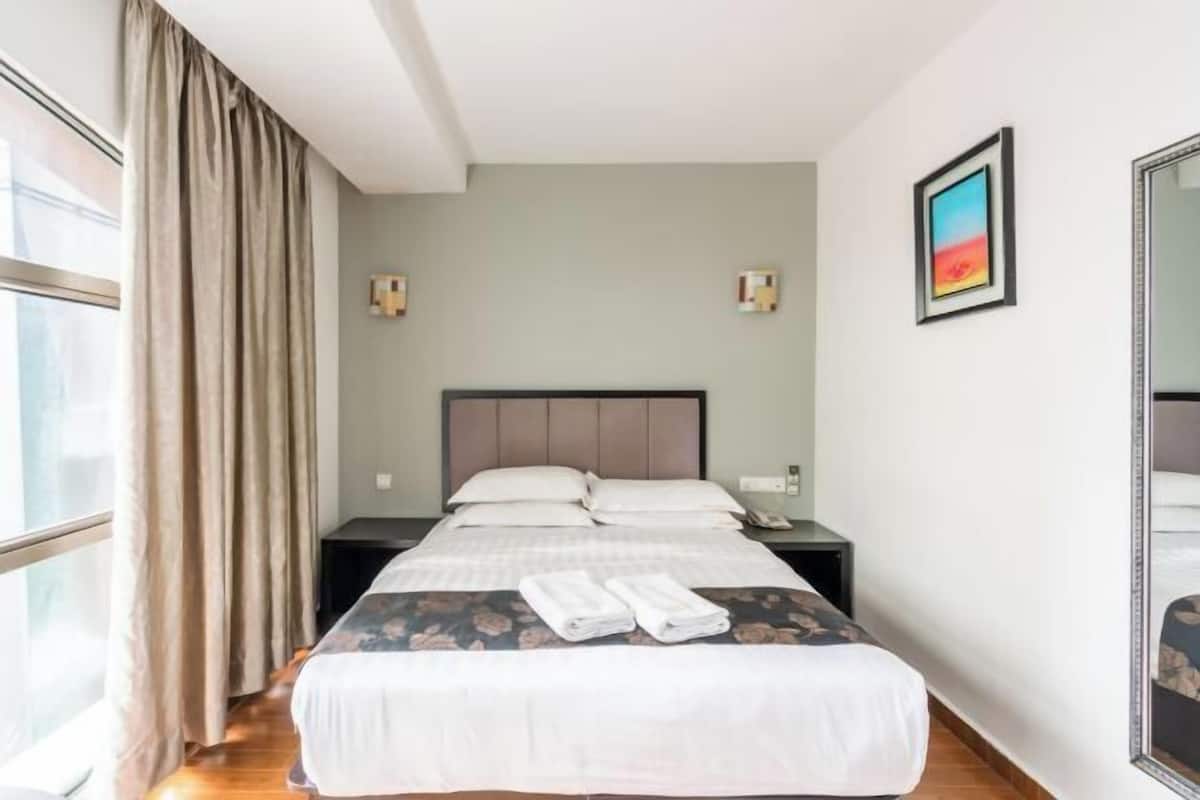 In-room safe, desk, iron/ironing board, free WiFi