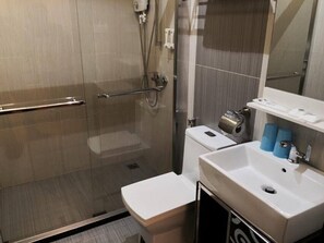 Bathroom sink - KK Waterfront Hotel (Kota Kinabalu)