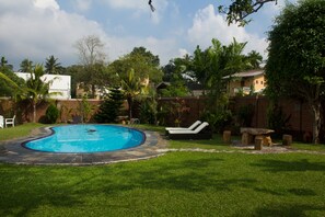 Outdoor pool - Alankara Villa (Battaramulla)