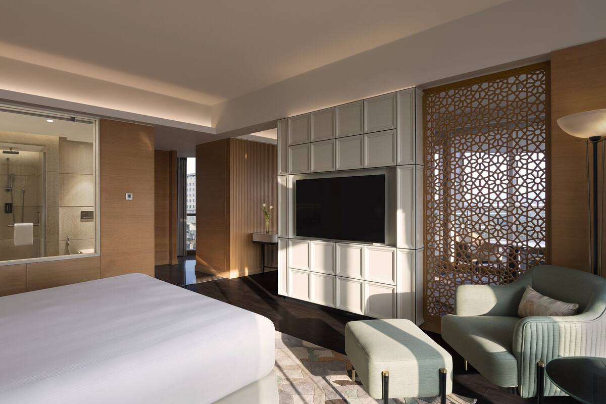 premium bedding, down duvets, pillow-top beds, minibar