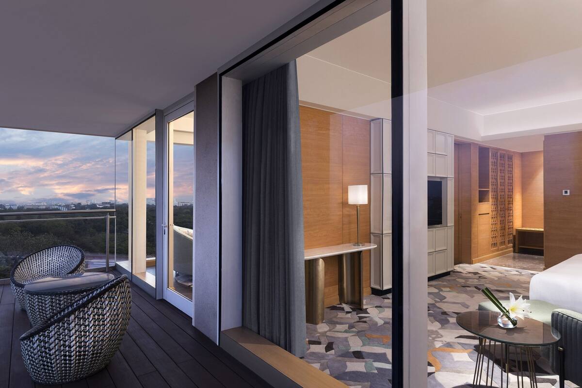 junior suite, 1 single bed | balcony view