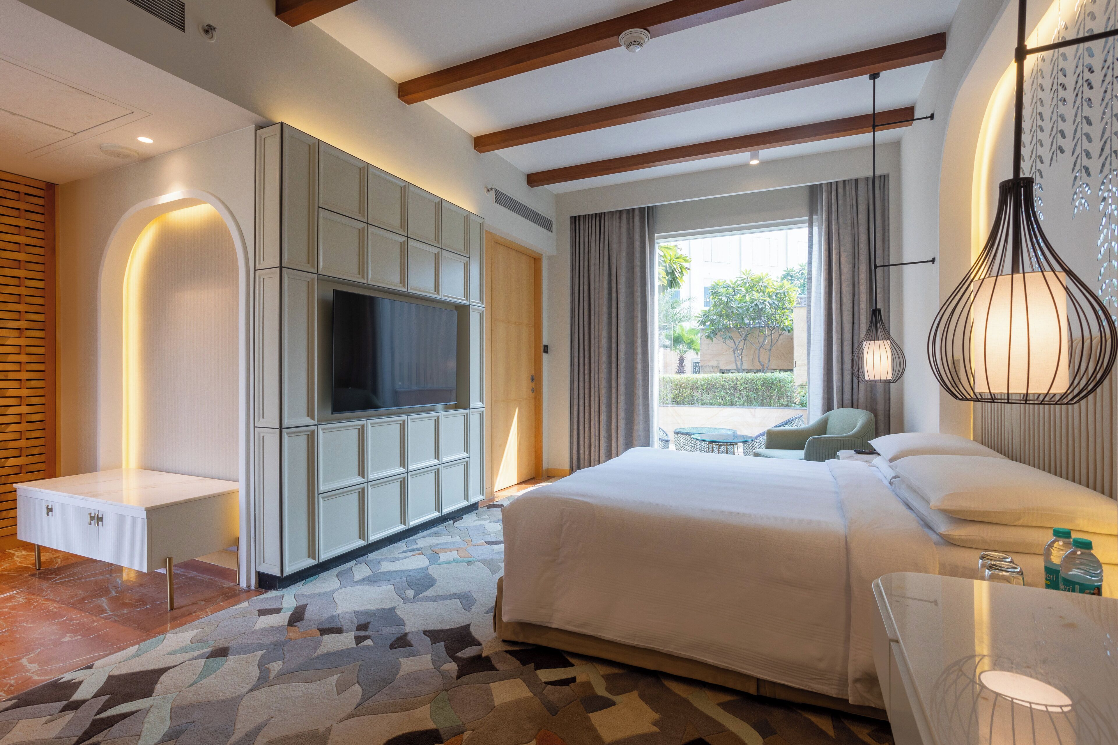 standard room, 1 king bed (outdoor living area) | premium bedding, down duvets, pillow-top beds, minibar