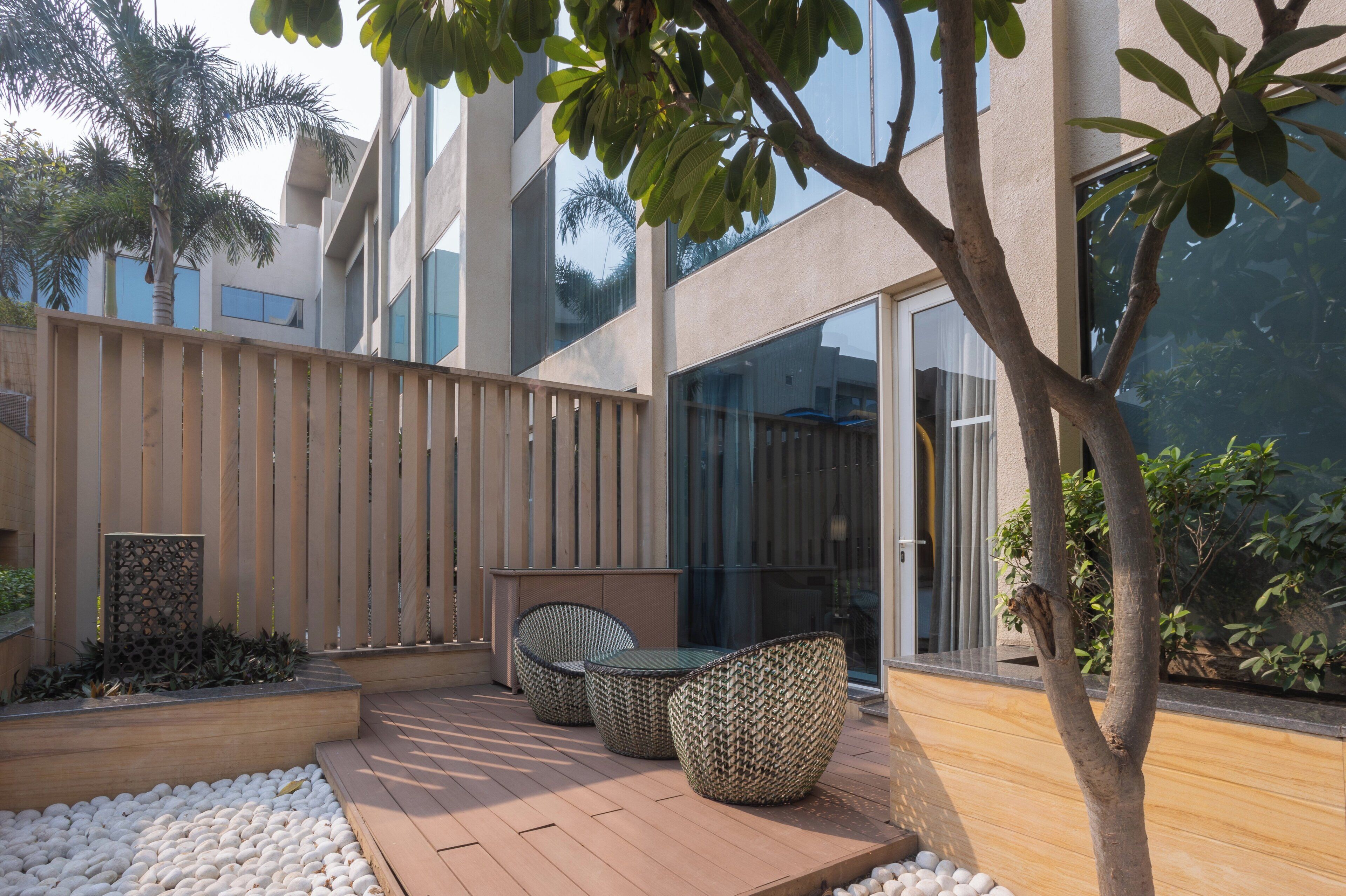 standard room, 1 king bed (outdoor living area) | room amenity