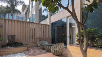 Standard Room, 1 King Bed (Outdoor Living Area) | Room amenity
