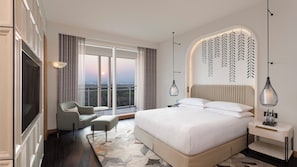 Royal Suite | Premium bedding, down comforters, pillowtop beds, minibar