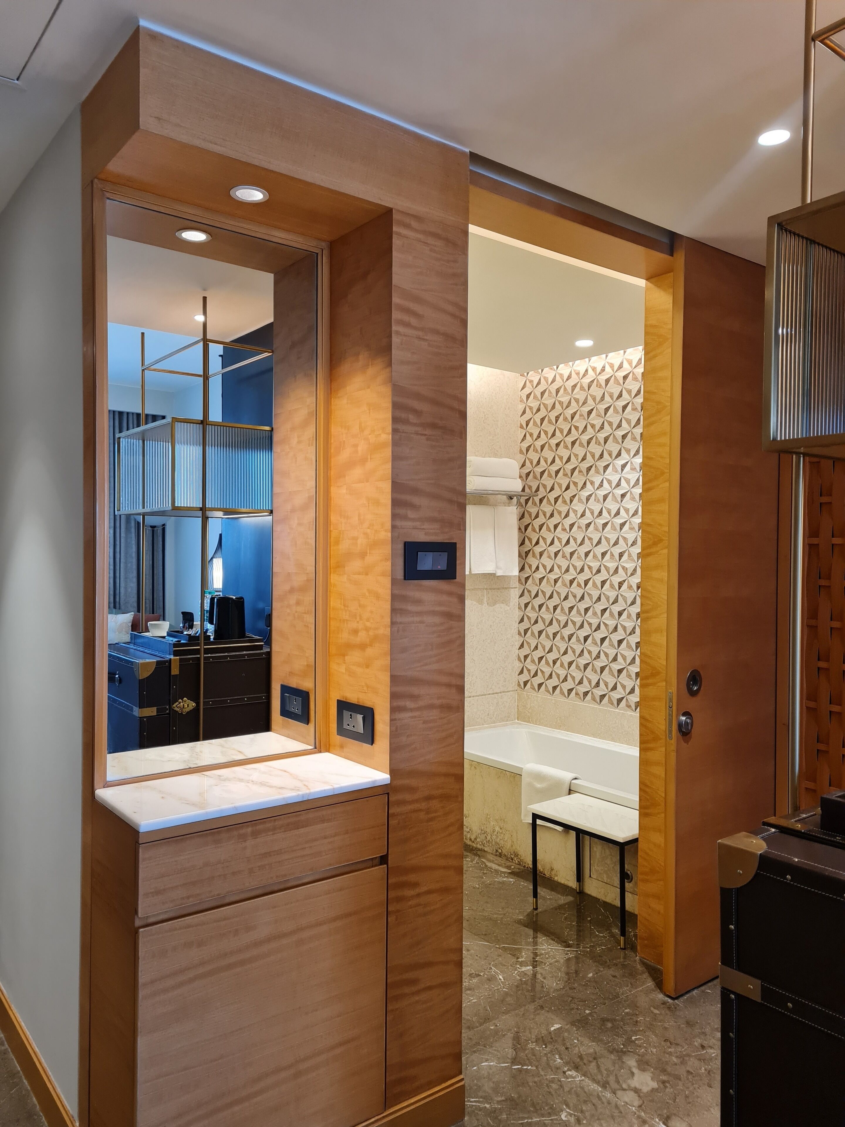 standard room, 1 king bed (outdoor living area) | premium bedding, down duvets, pillow-top beds, minibar