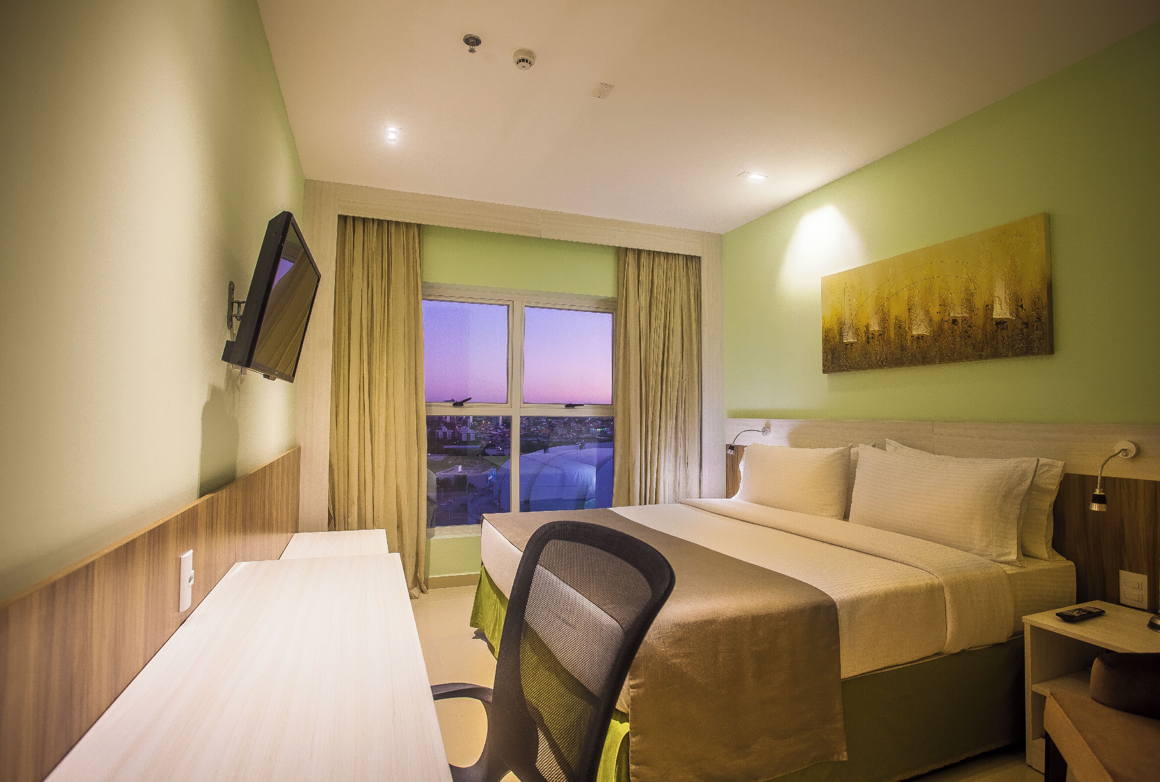 standard twin room | minibar, in-room safe, desk, blackout curtains