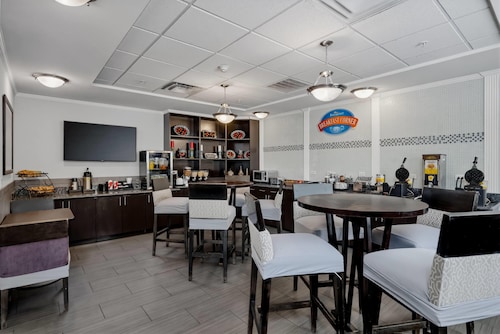 Baymont by Wyndham College Station