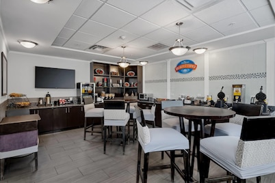 Baymont by Wyndham College Station