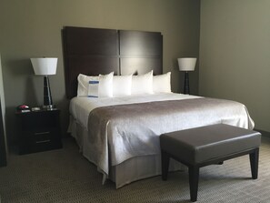 Room, 1 King Bed, Non Smoking | Desk, laptop workspace, iron/ironing board, free cots/infant beds - Baymont by Wyndham College Station (College Station)