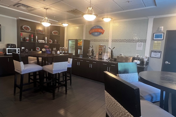 Free daily continental breakfast