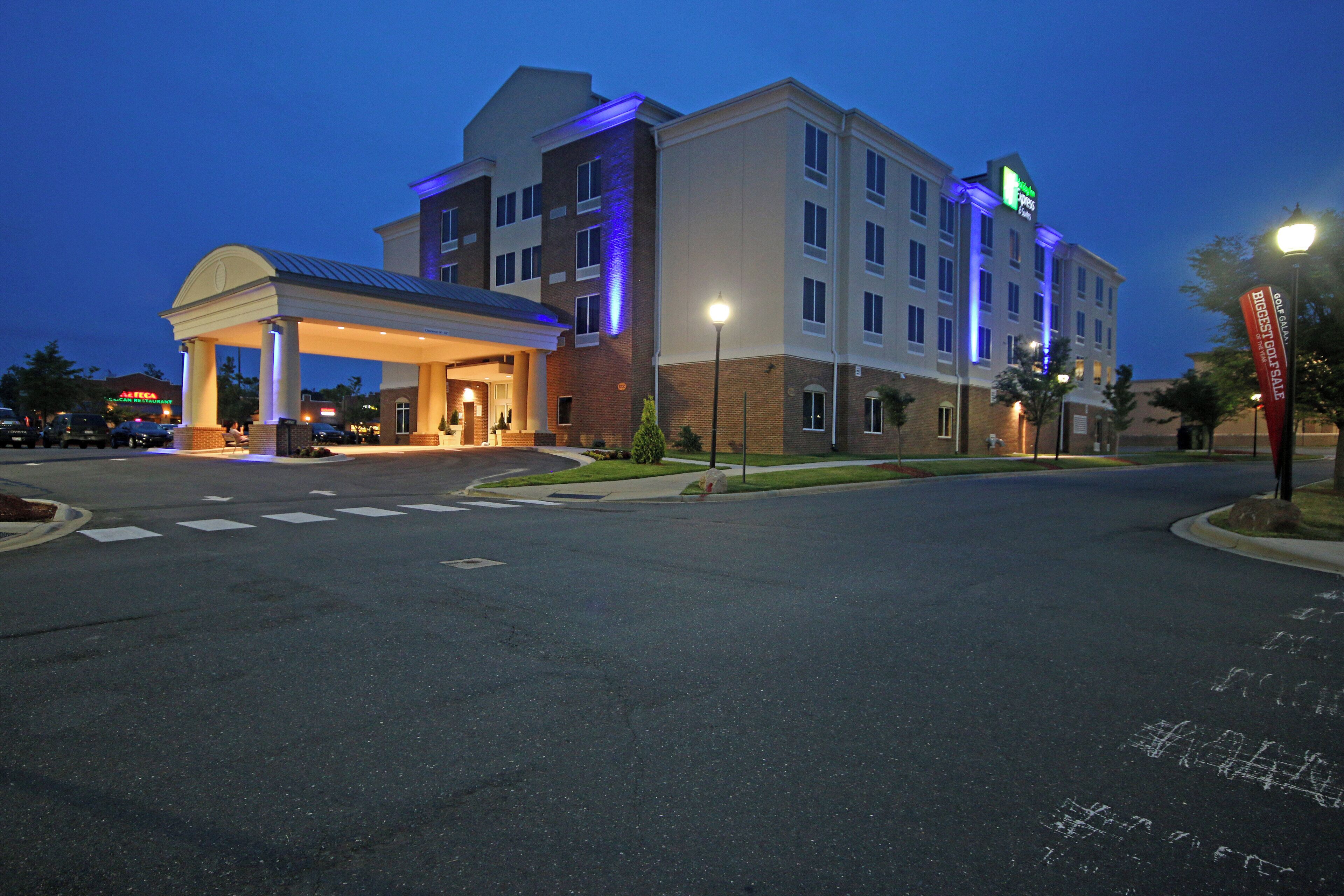 Photo - Holiday Inn Express & Suites Charlotte North
