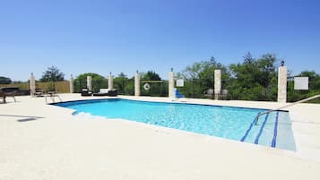 Outdoor pool, open 8 AM to 10 PM, sun loungers