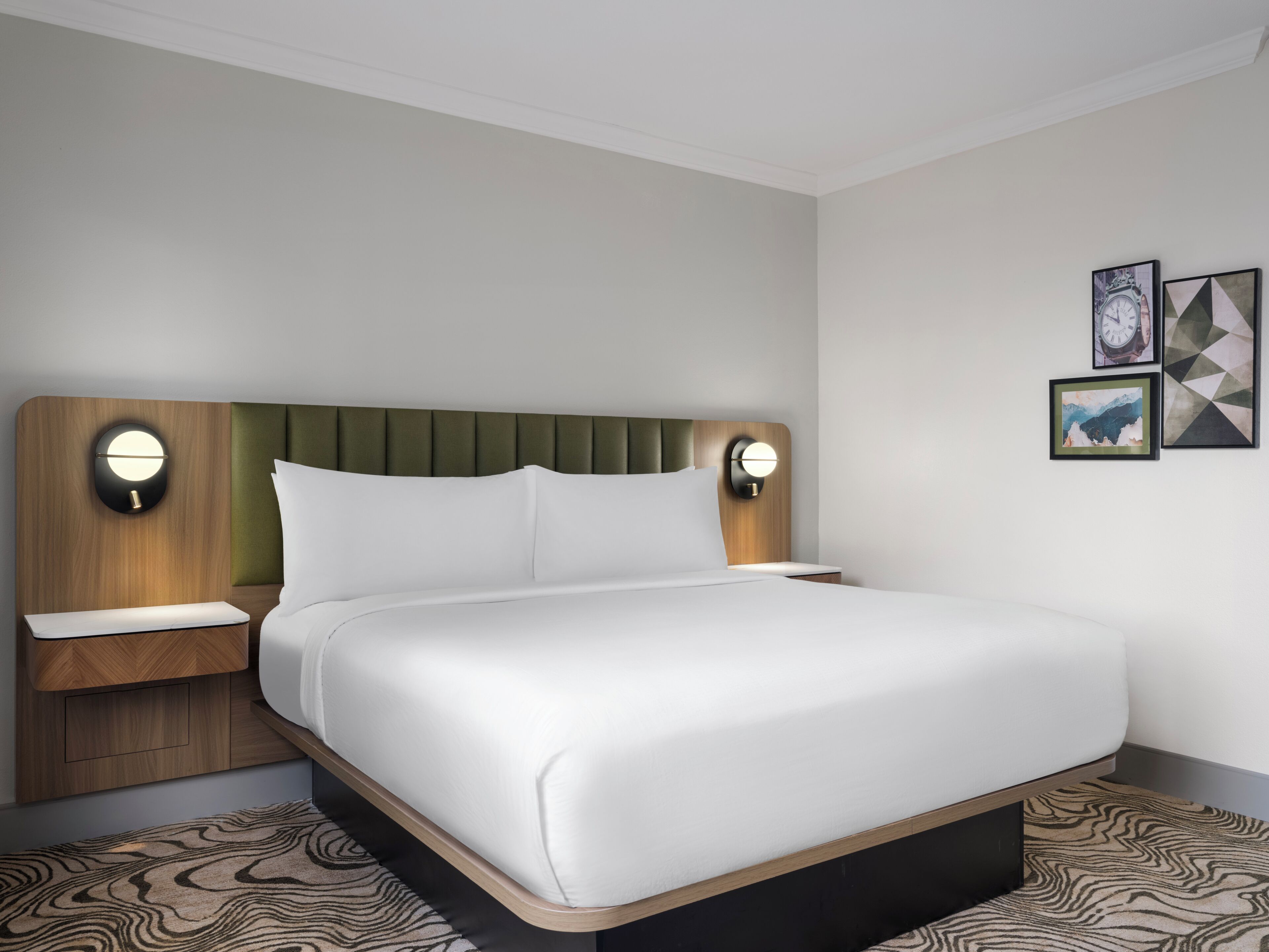 Room, 1 King Bed | In-room safe, desk, laptop workspace, iron/ironing board