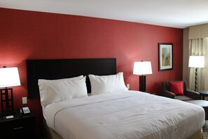 高档床上用品、羽绒被、客房内保险箱、办公桌