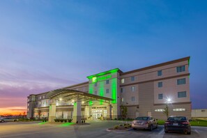 Exterior - Holiday Inn Salina by IHG (Salina)