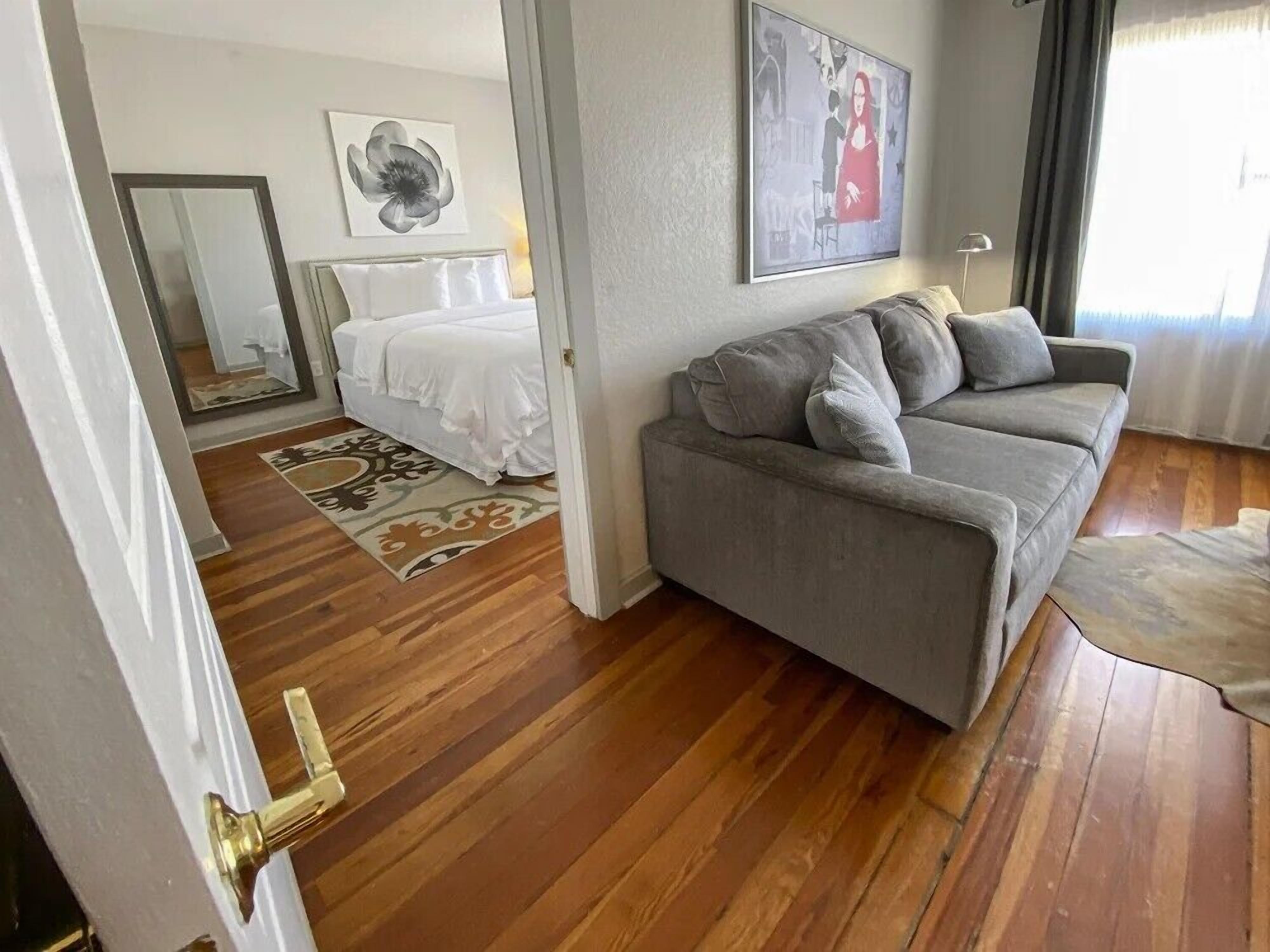 Junior-Suite, 1 Queen-Bett und Schlafsofa | 1 Schlafzimmer, hochwertige Bettwaren, Bügeleisen/Bügelbrett