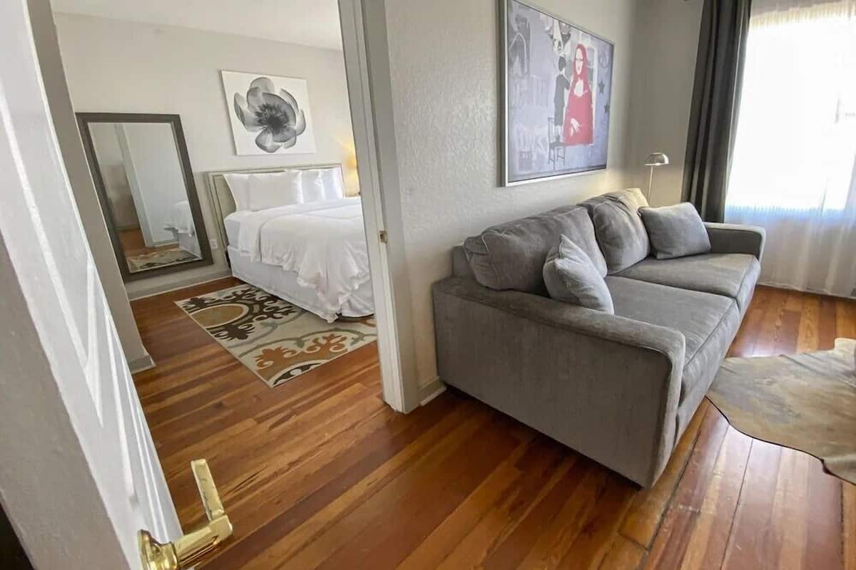 Junior Suite, 1 Queen Bed with Sofa bed | 1 bedroom, premium bedding, iron/ironing board, WiFi (free)