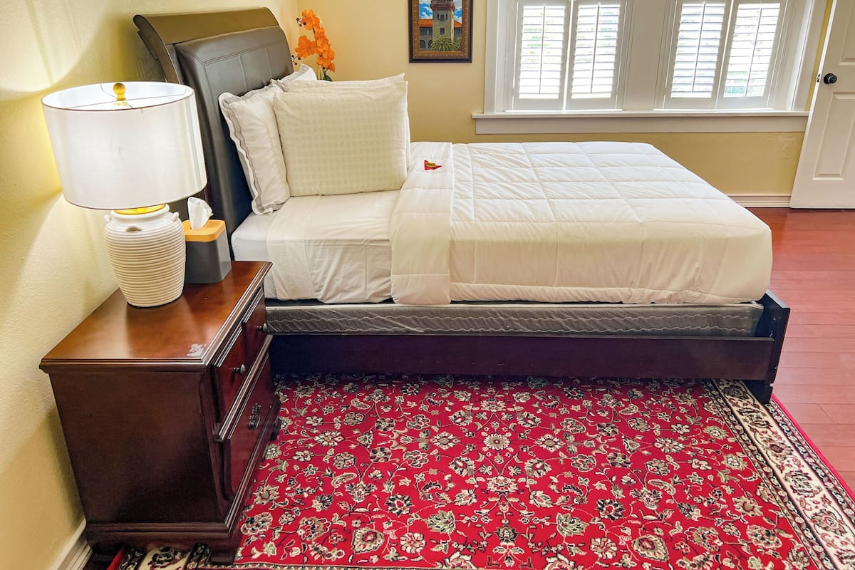 Studio, 1 Queen Bed, Refrigerator, City View | 1 bedroom, premium bedding, iron/ironing board, WiFi (free)