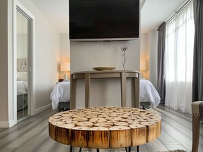 Phòng Suite Cao cấp, 1 giường cỡ king | 1 phòng ngủ, bộ đồ giường cao cấp, trang trí khác biệt 