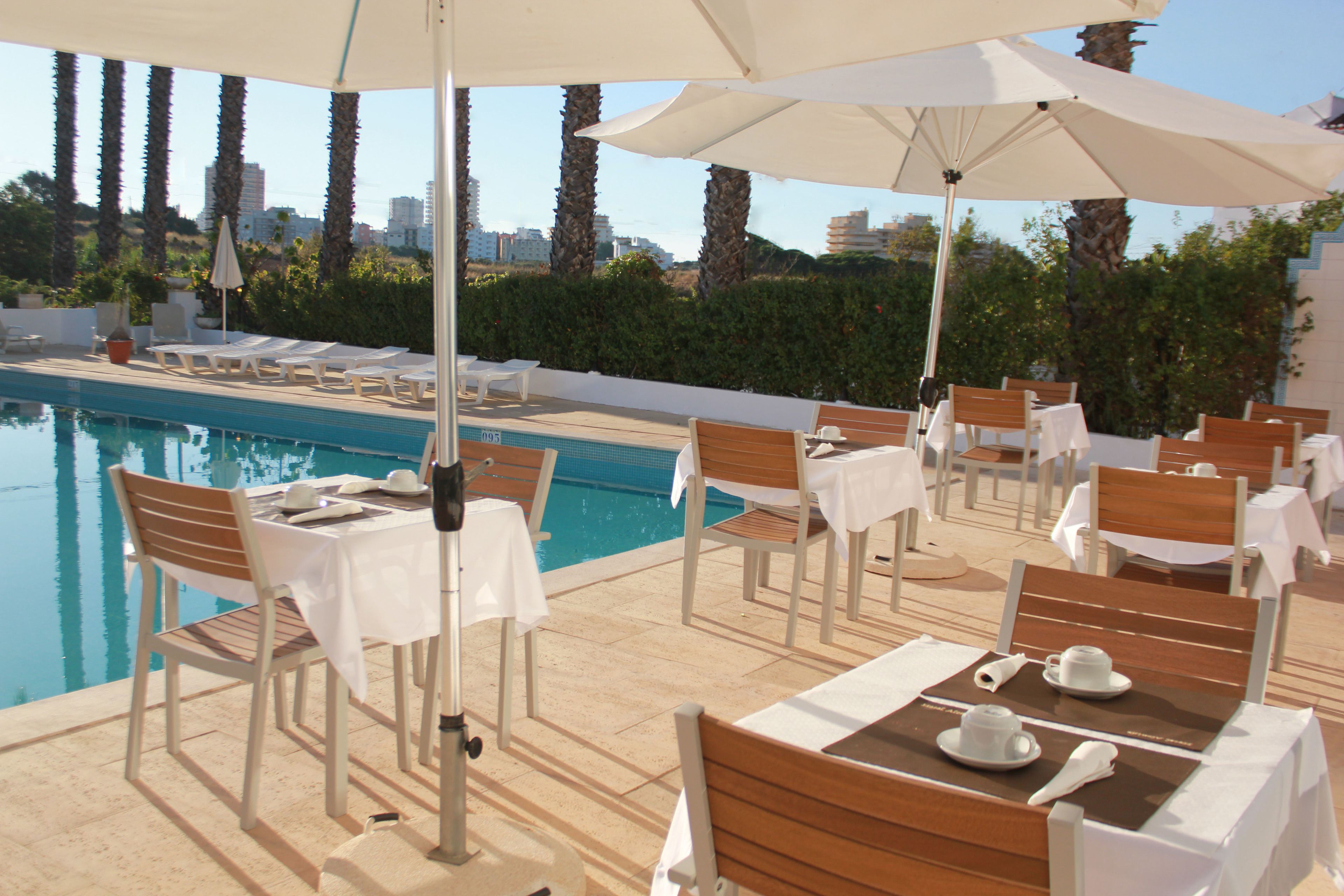 Free daily English breakfast 