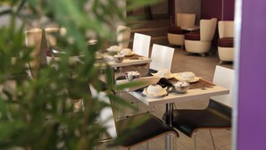 Daily buffet breakfast for a fee - Icône Hôtel (Annecy)